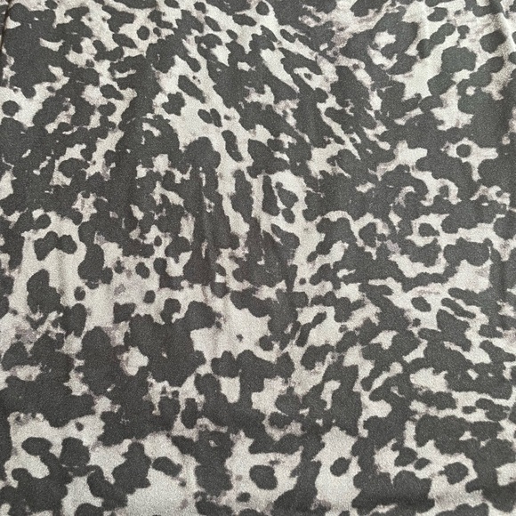 𝅺H HALSTON STUDIO Scoop Neck Patterned High/low T-shirt ABSTRACT ANIMAL - Picture 6 of 14